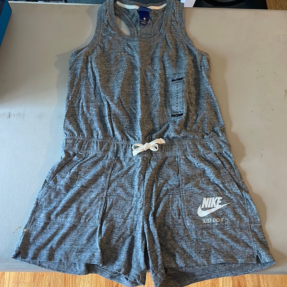Nike gray medium girls romper NWT